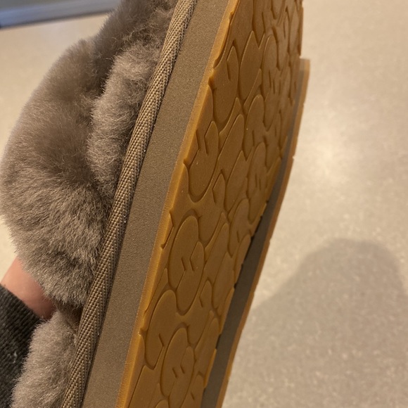NEW UGG Abela Women’s Slippers - Picture 11 of 16